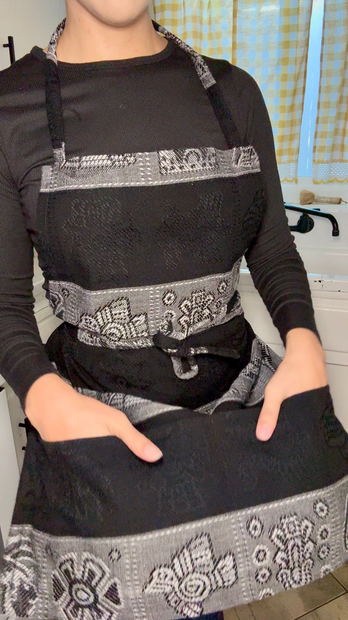 Black and Gray pattern Apron π€