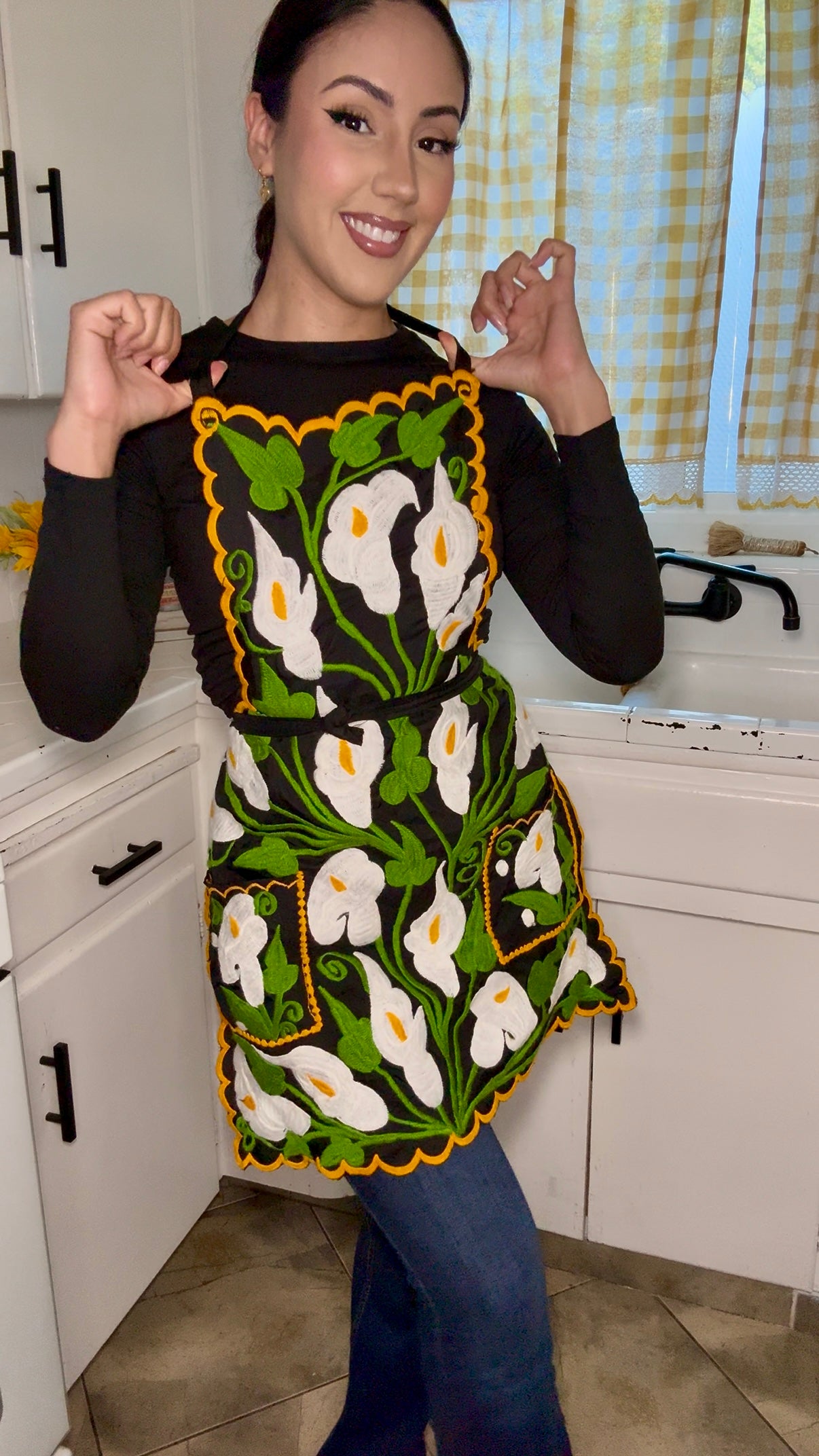 Alcatraz/Calla Lilly Mexican Embroidery Apron