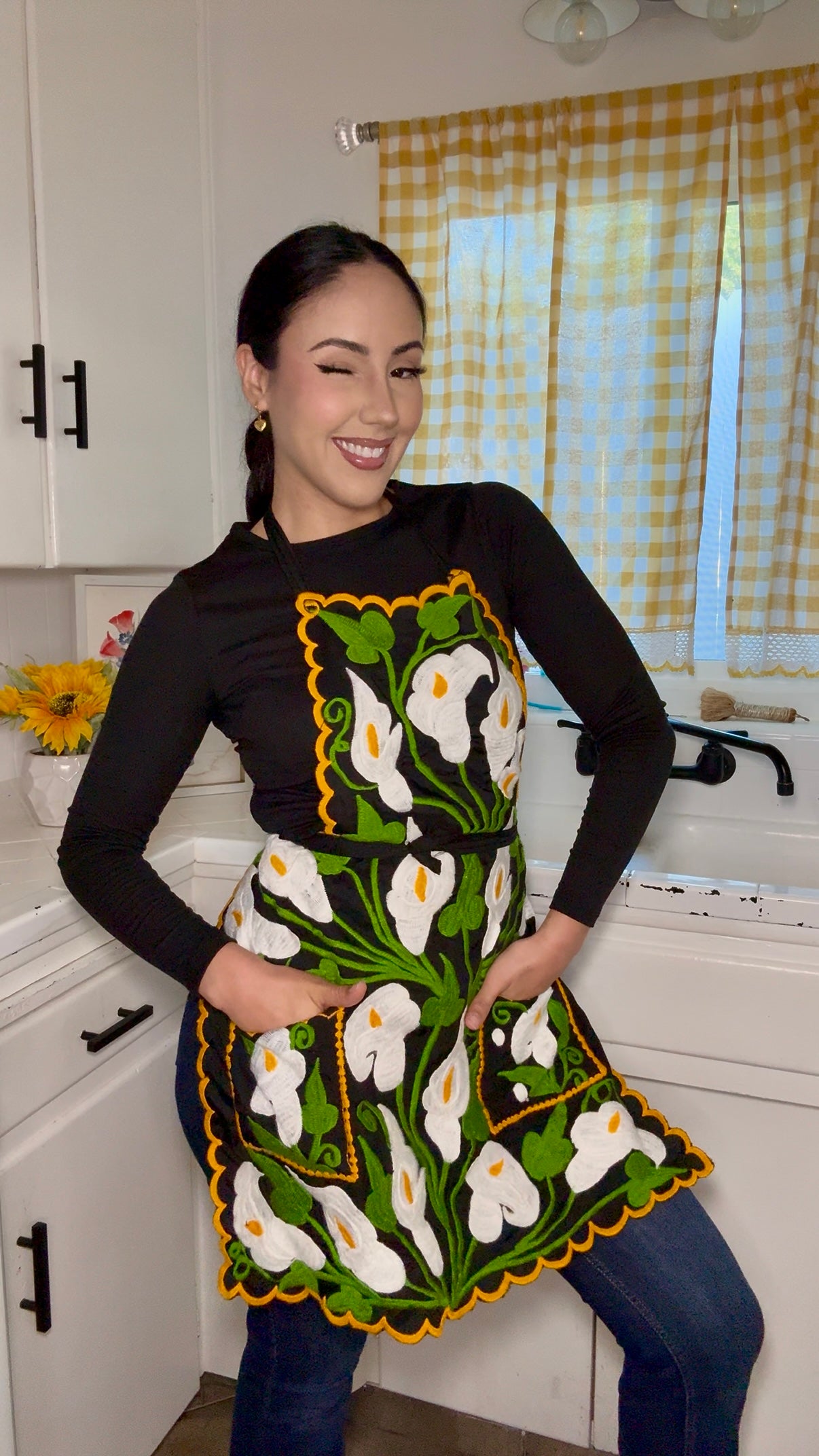 Alcatraz/Calla Lilly Mexican Embroidery Apron