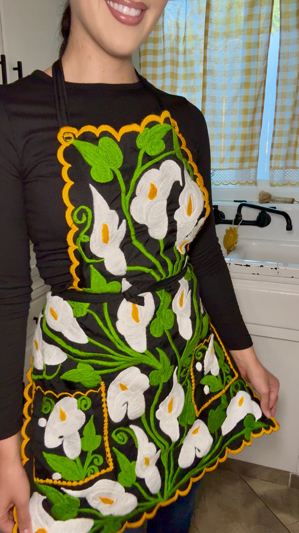 Alcatraz/Calla Lilly Mexican Embroidery Apron