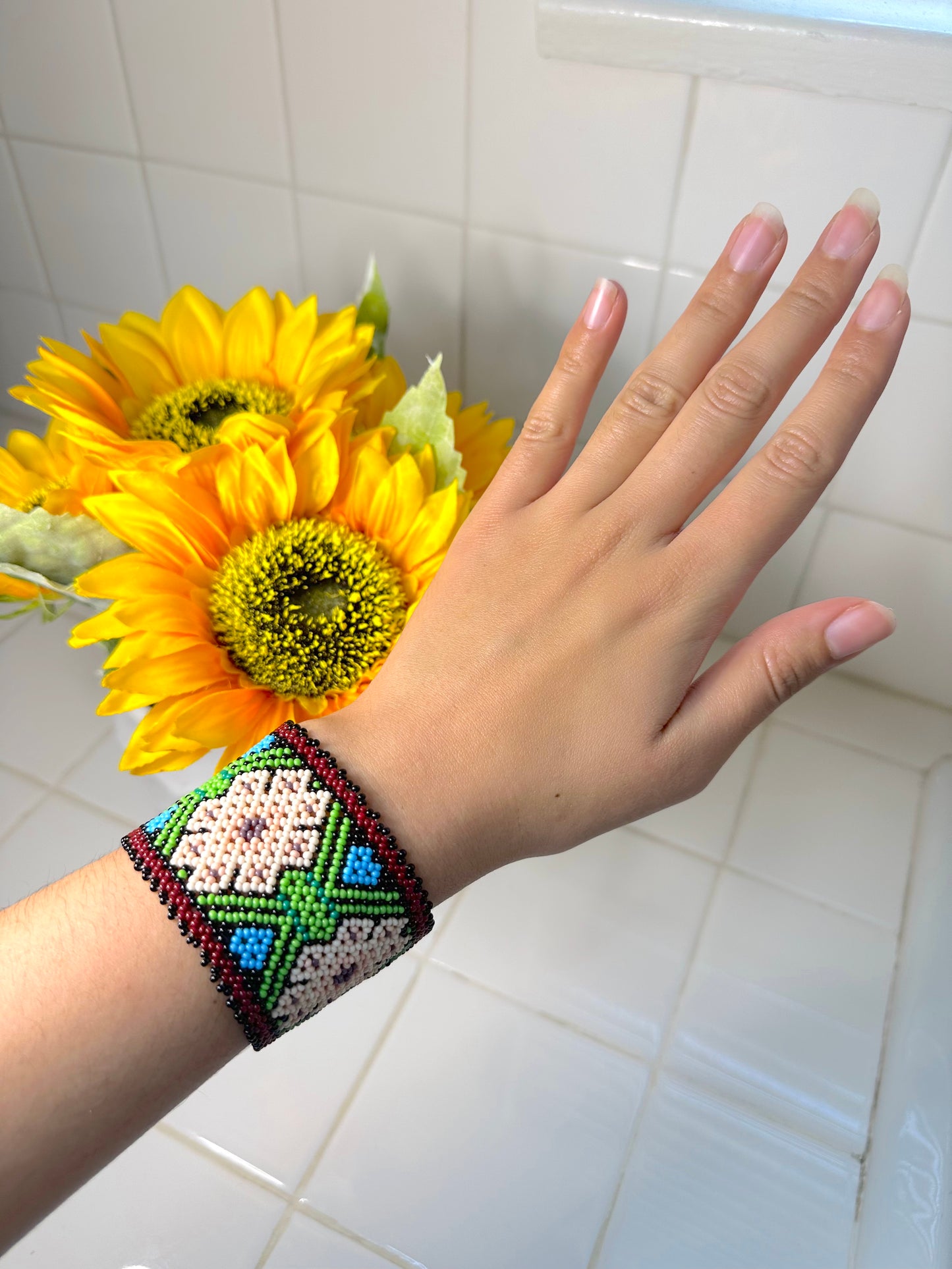 White Handmade Huichol Bracelet/Pulsera Huichol Blanca